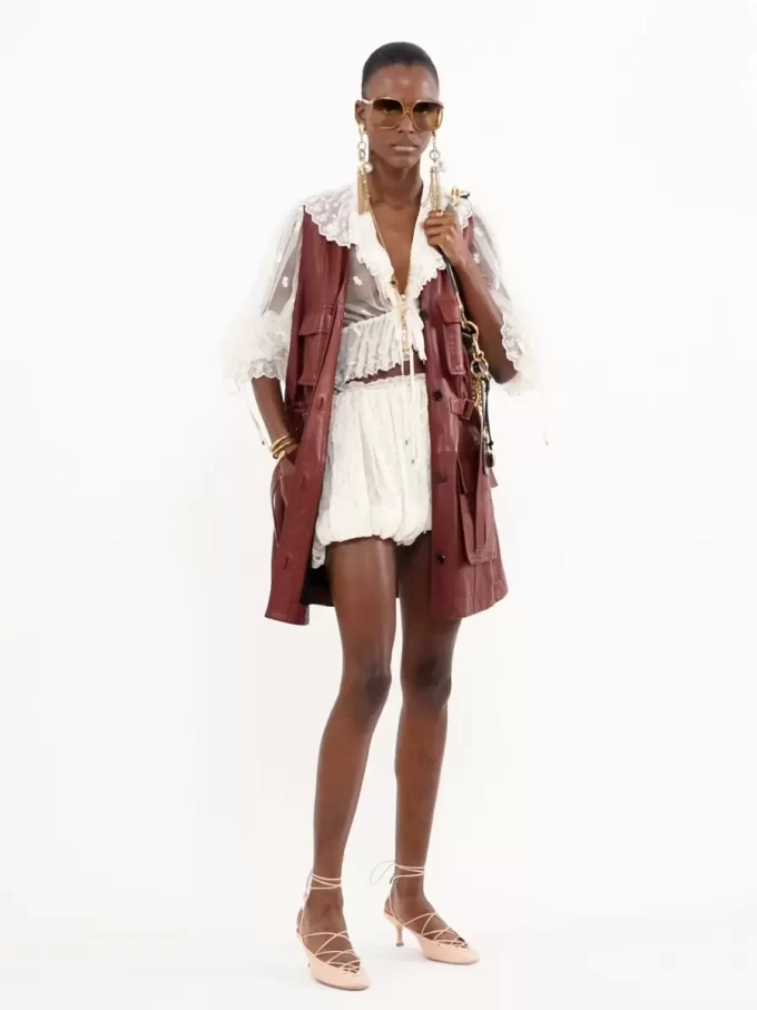 Utilitarian vest in leather Utilitarian vest in leather