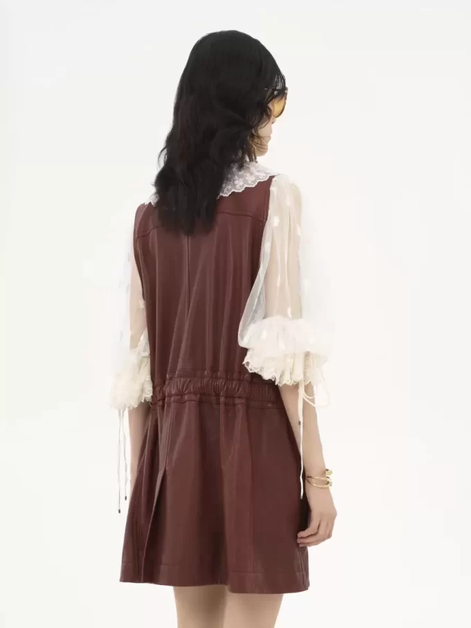 Utilitarian vest in leather Utilitarian vest in leather