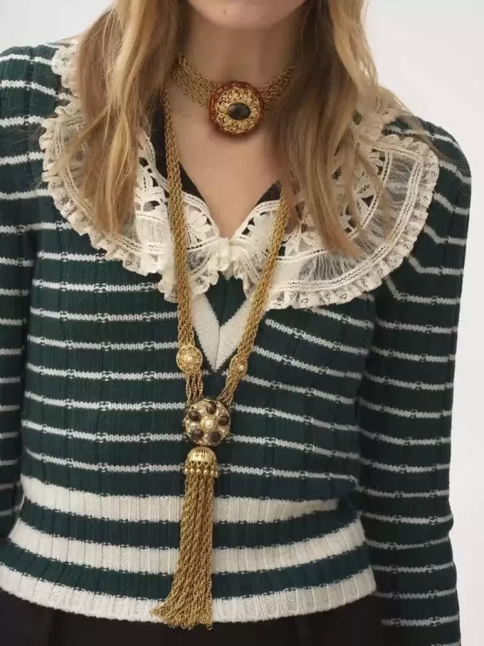 V-neck fitted sweater in a merino wool knit V-neck fitted sweater in a merino wool knit