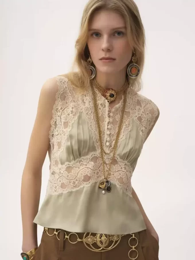 V-neck top in silk satin & lace V-neck top in silk satin & lace