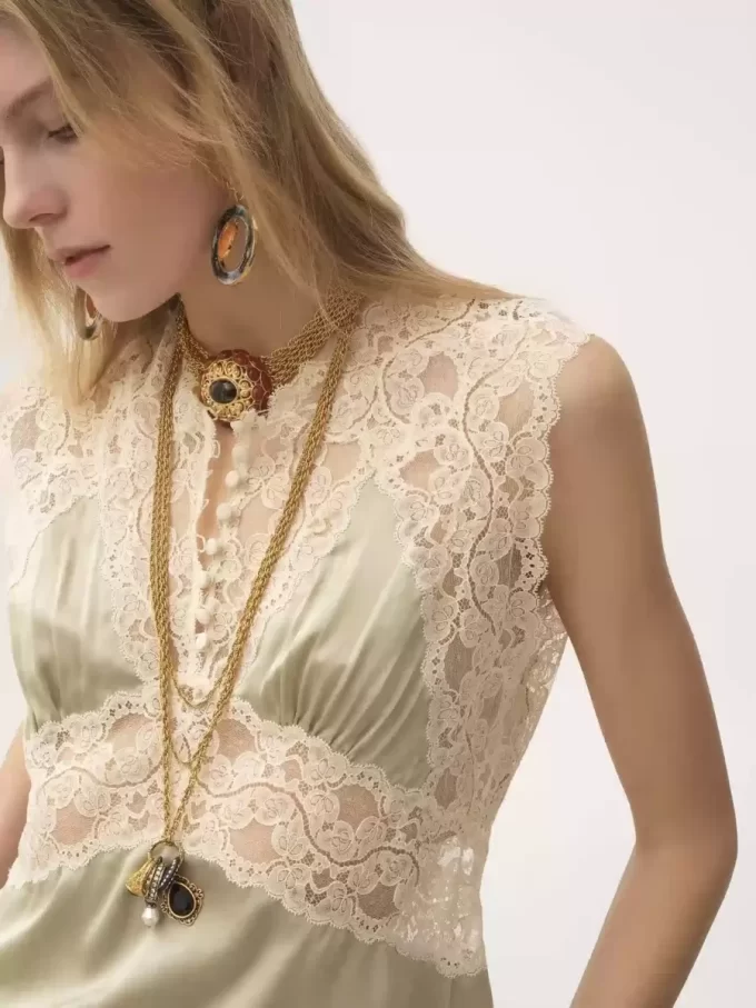 V-neck top in silk satin & lace V-neck top in silk satin & lace